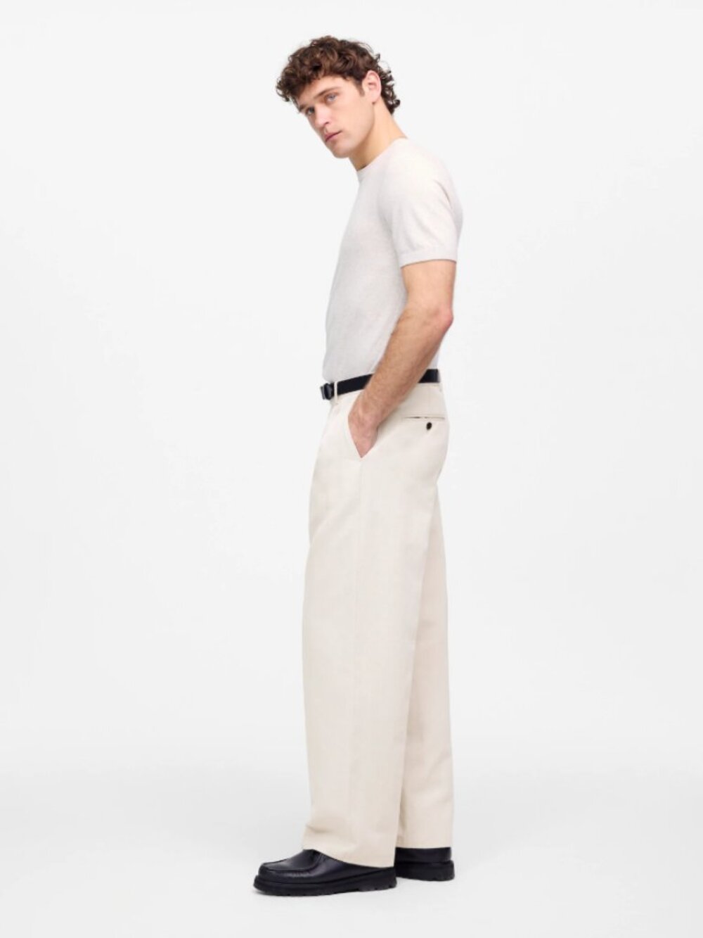 Madewell Double-Pleated Trouser in Cotton-Linen Blend in Bone Cream - Picture 3 of 16